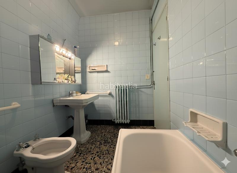 Foto 970a1033-6976-4ec0-a51b-0a00870ea7e0. Piso  único muy céntrico con ascensor privado, balcón grande y 2 plazas de aparcamiento en Torelló