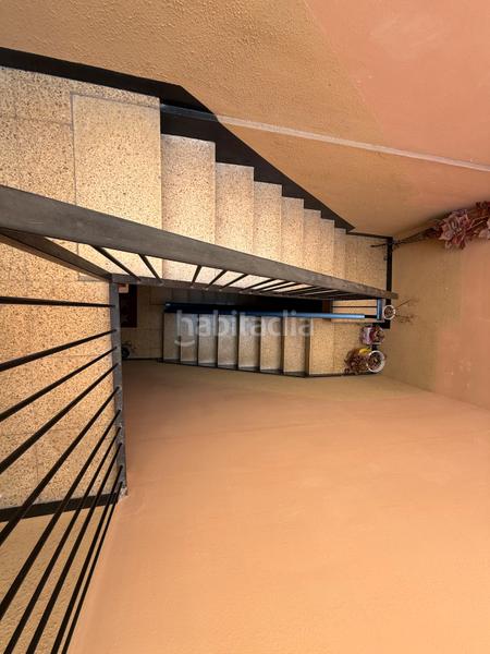 Foto d1a3f085-fef9-470d-83a1-6a6083b75c4b. Piso  único muy céntrico con ascensor privado, balcón grande y 2 plazas de aparcamiento en Torelló