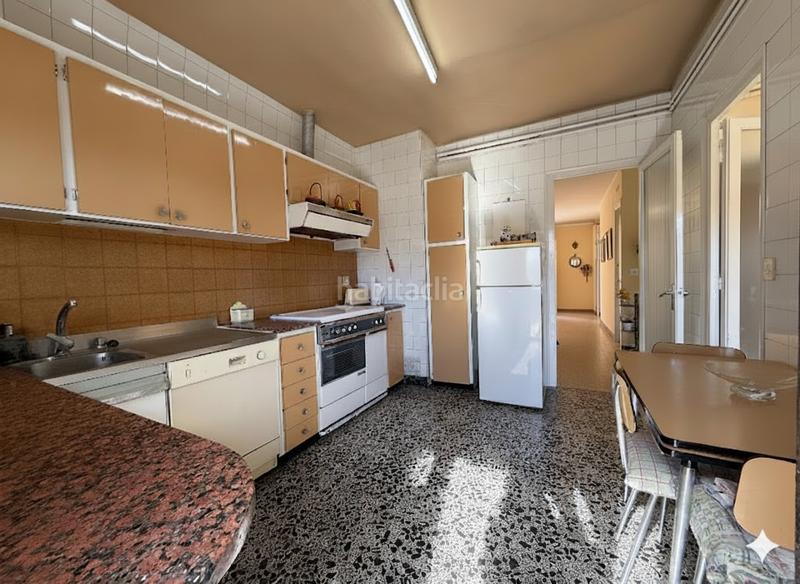 Foto f54ce3a5-e492-4bf8-8473-64829cea9251. Piso  único muy céntrico con ascensor privado, balcón grande y 2 plazas de aparcamiento en Torelló