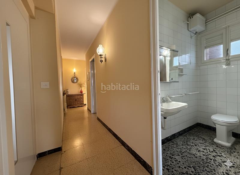 Foto fd7f8ac3-8eb0-41b7-8521-e9cd515b832e. Piso  único muy céntrico con ascensor privado, balcón grande y 2 plazas de aparcamiento en Torelló