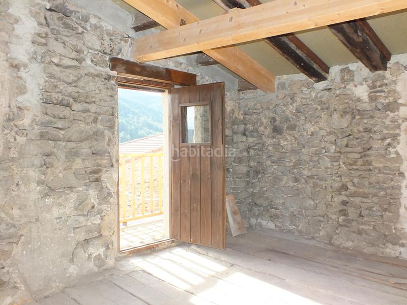 Foto 15a252b4-457c-417a-9ccf-249517f0e34b. Edificio in Gombrèn