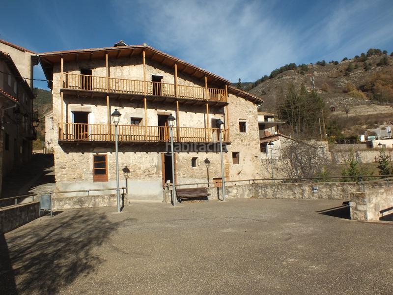 Foto ccecef9c-c668-4b98-8c04-e07d09cba762. Edificio in Gombrèn