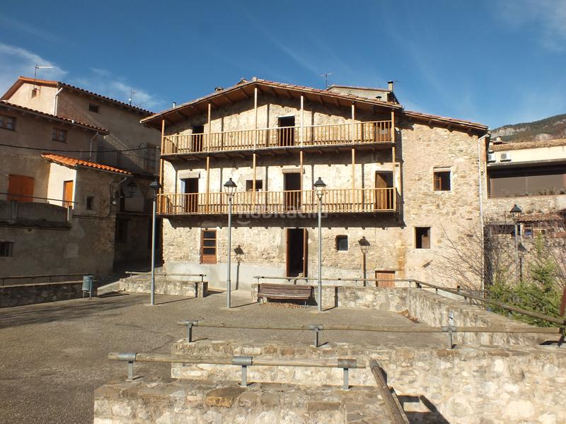 Foto d1768880-0b4c-4fa7-985e-c58b90f2f89b. Edificio in Gombrèn