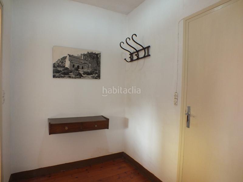 Foto eb211d71-1a0b-4156-9099-4970ae78c65f. Edificio in Gombrèn