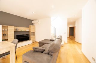 Dúplex a Sant Pere de Torelló. Dúplex amb terrassa solàrium i plaça daparcament a sant pere de