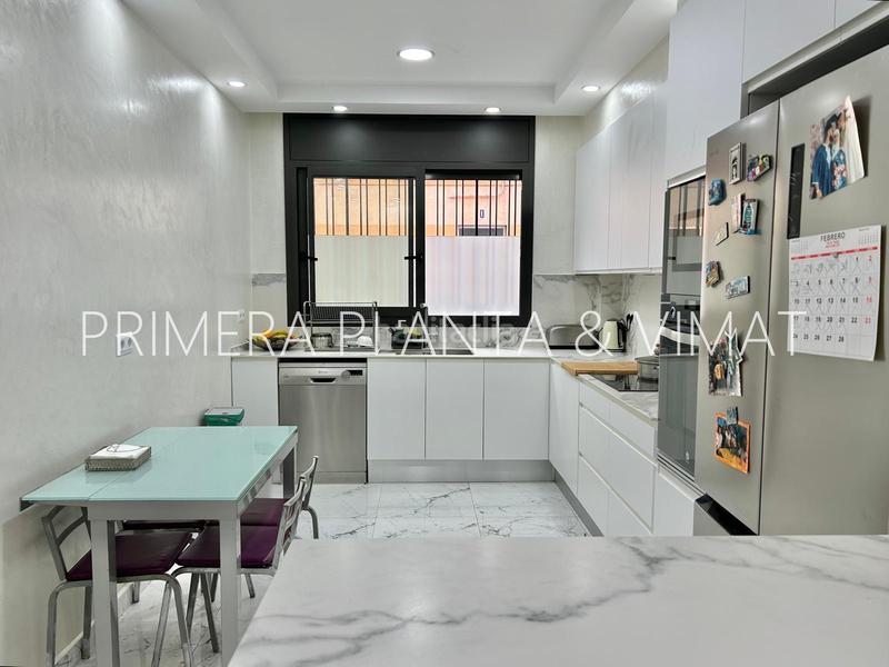 Foto f720fa61-4b08-4f69-a95f-5a15da139546. Casa esquinera y a estrenar !!! en Els Molins Mataró