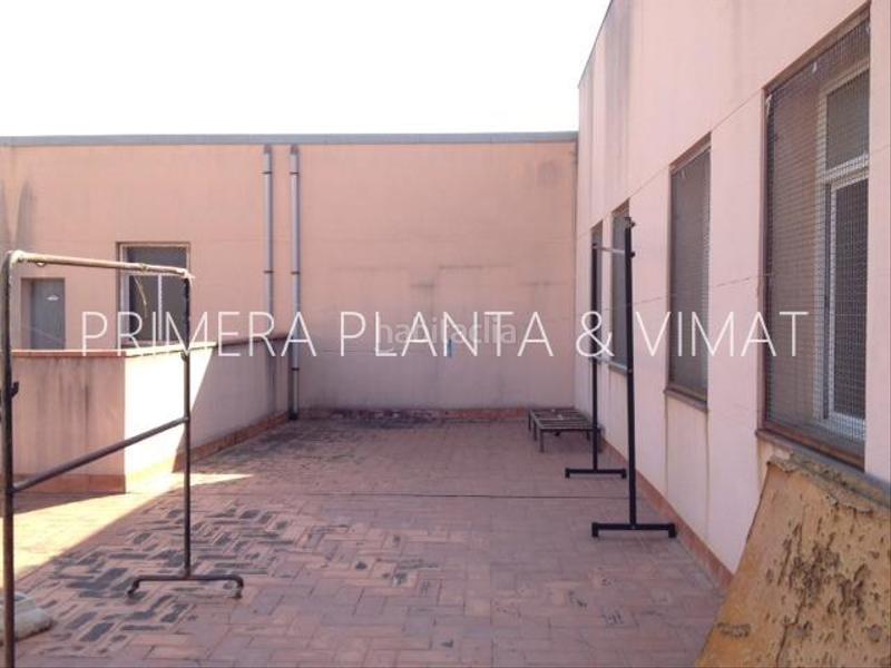 Foto 5a5375f1-d6af-4b0b-ba5c-155663bb3f15. Local comercial con 150 metros de terraza !! en Centre Mataró
