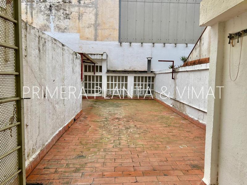 Foto 7442b22a-c34f-4dd4-8db0-4782f32ccfac. Alquiler local comercial con sotano grande y con patio !!! en Mataró