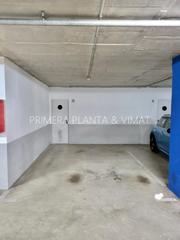 Aparcament cotxe a Centre. Plaza muy grande con trastero !1