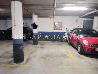 Aparcament cotxe a Centre. Junto a plaza santa anna !!!