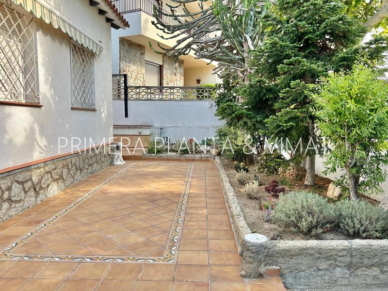 Foto 19060a4c-dfb2-4e01-a381-66a48b6d9e0f. Casa a 4 vientos con jardin !!!! en Els Molins Mataró