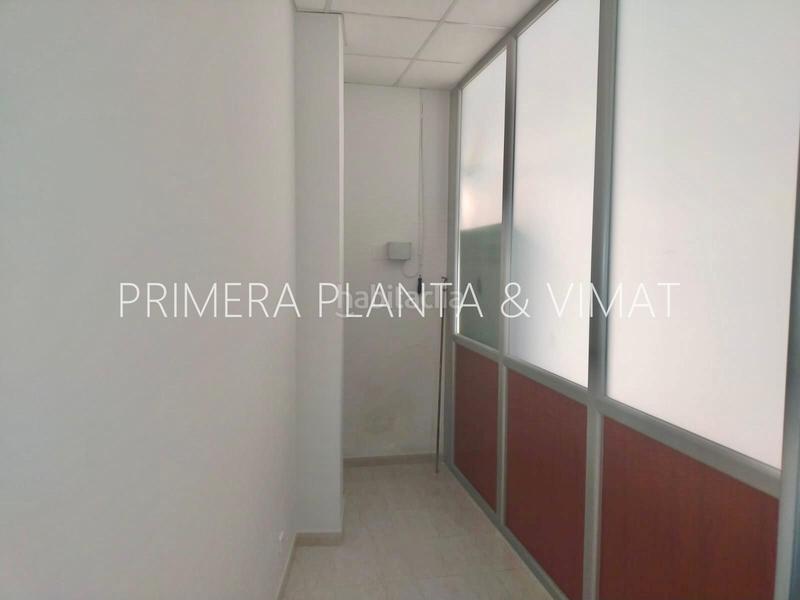 Foto 07c15084-bd80-4aba-85e8-0add79c4cd6a. Alquiler local comercial economico en buen estado !!! en Mataró