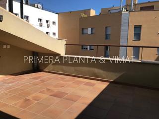 Location Attique à Centre. Con terraza junto al mar !!