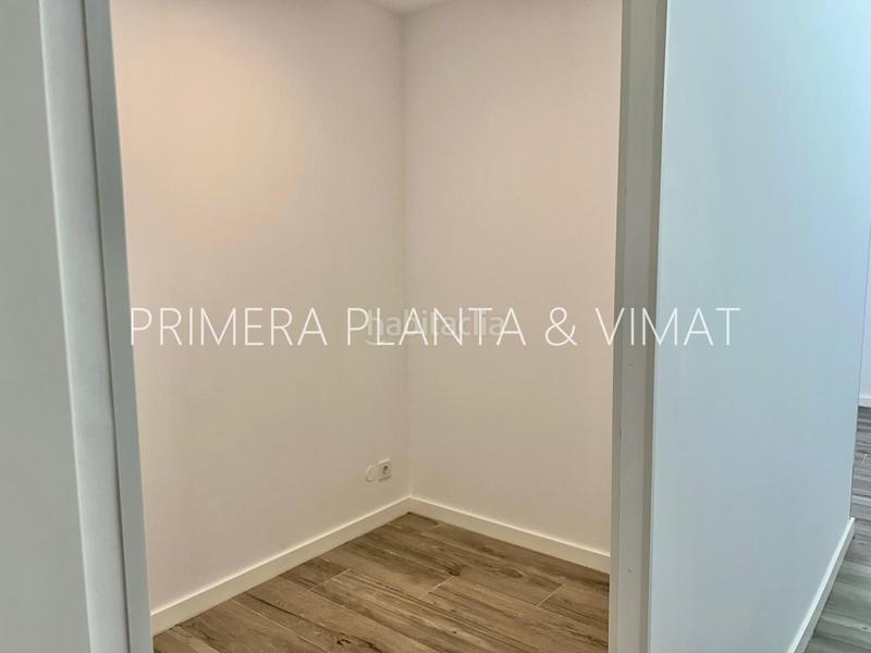 Foto 9f06c459-61ae-4e52-af2f-6b795cdf7996. Alquiler planta baja para vivir y trabajar !!! en Mataró