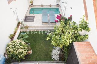 Casa a Centre. Reformada con piscina y jardin !!
