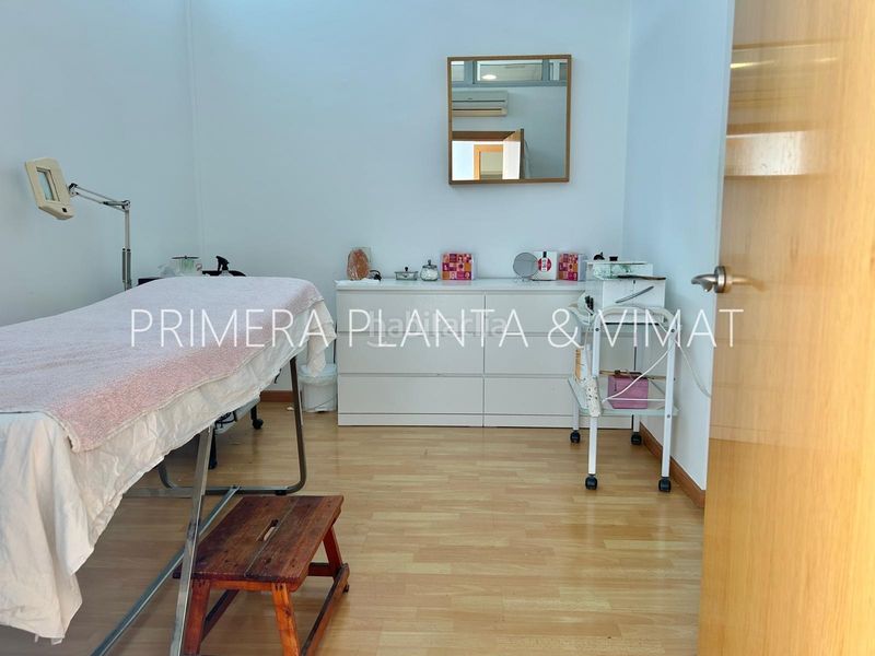 Foto 1784f310-4c9f-4ad2-a156-8dfe59ec700a. Local comercial esquinero y con mucha luz natural !!! en Mataró