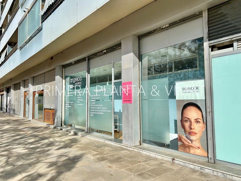 Foto a914cd83-5a21-4710-adf7-779898098bd5. Local comercial esquinero y con mucha luz natural !!! en Mataró