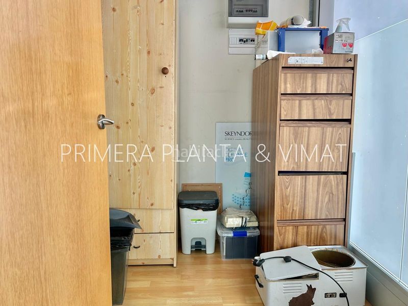 Foto ba0ebd3c-f123-4fc3-9932-dd7a0b238132. Local comercial esquinero y con mucha luz natural !!! en Mataró