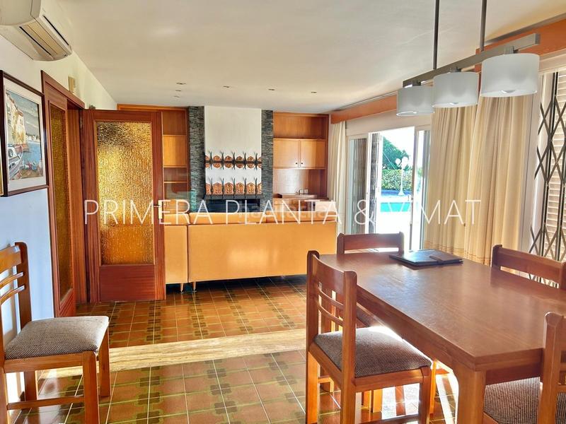 Foto b4a50d69-65db-4093-ab1b-297fca21c8c0. Chalet con riscaldamento parcheggio piscina in Urbanitzacions Mataró