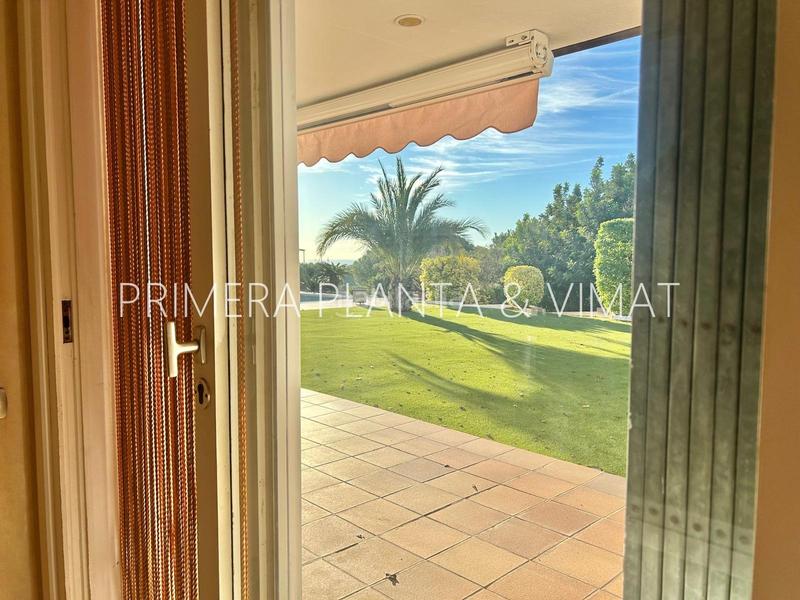 Foto dd8278ff-13c8-4070-8a98-e352c7a91e02. Chalet con riscaldamento parcheggio piscina in Urbanitzacions Mataró