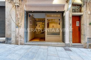 Rent Business premise in Centre. Sin traspaso y con salida de humos!!