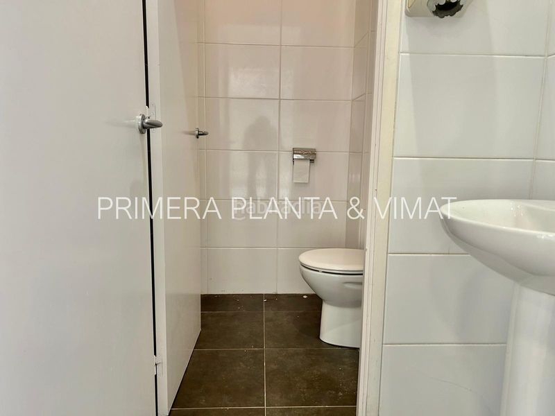 Foto 45e6a2c1-d898-43c4-abf7-c59ca6872a3d. Lloguer local comercial a Eixample Mataró