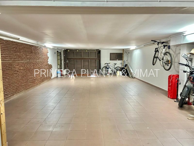 Foto 13b63a99-e483-4651-8559-dd9dd3cb5010. Àtic amb calefacció aparcament a Centre Mataró