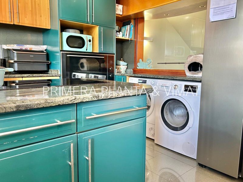 Foto 1ce89d43-54e8-45e9-af83-f61f1147bc60. Àtic amb calefacció aparcament a Centre Mataró