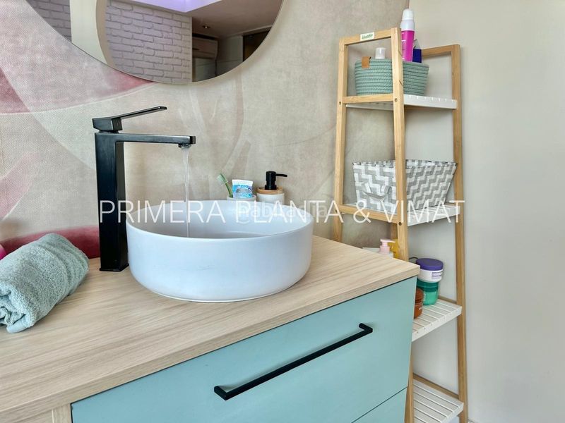 Foto 694f48b3-c93c-41c8-8446-975c5476cabf. Àtic amb calefacció aparcament a Centre Mataró