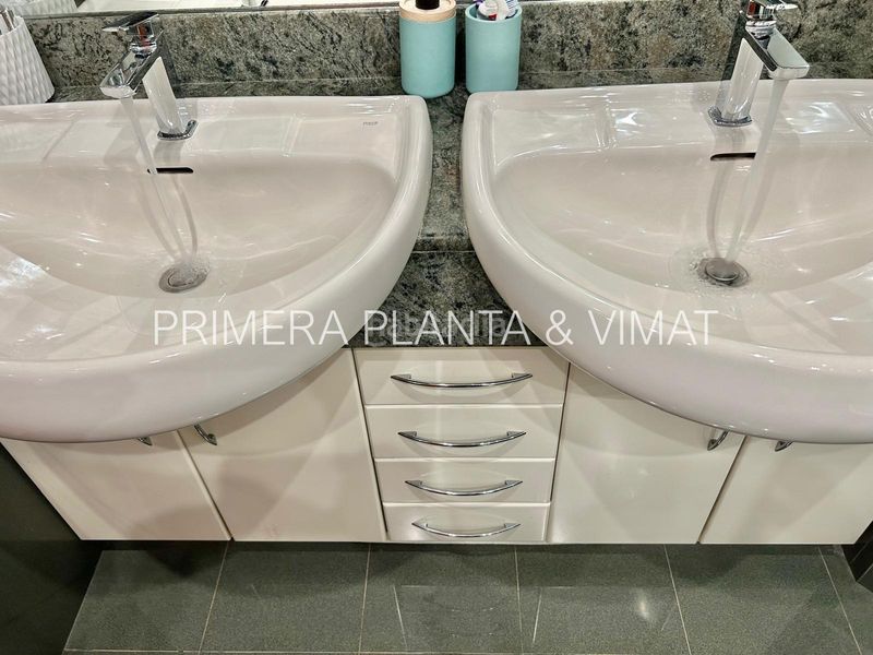 Foto c6d78daf-d009-43d8-875f-76982bfa78bc. Àtic amb calefacció aparcament a Centre Mataró