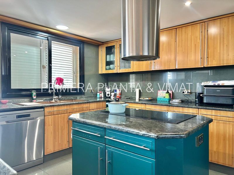 Foto ee5459cd-be90-48b2-9c3d-3c0b99cf8dfe. Àtic amb calefacció aparcament a Centre Mataró