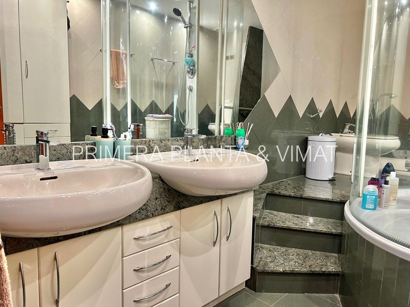 Foto f035ca0c-fe3e-49e4-9e9a-192e570dd9a2. Àtic amb calefacció aparcament a Centre Mataró