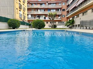 Dachwohnung in Calella. Con terraza y piscina junto al mar !!!!