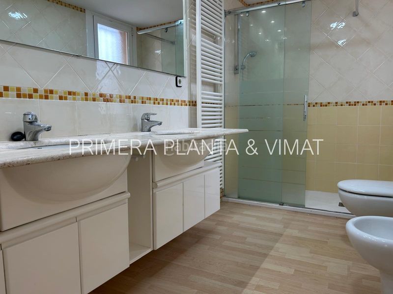 Foto 015a72bb-6d4b-43e4-827c-21c3a9d0d513. Rent duplex in Centre Mataró