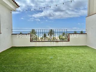 Location Triplex à Centre. Con 3 terrazas,garaje  y delante del mar !!!
