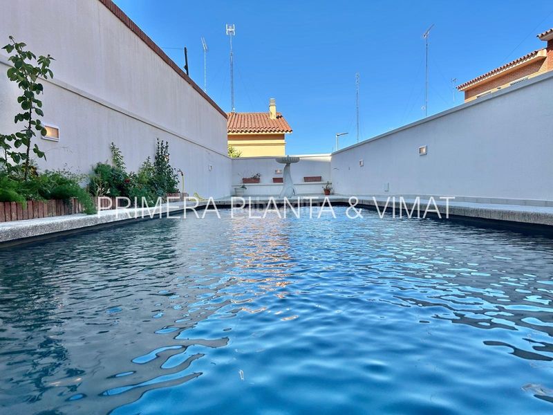 Foto 55bf55ba-648f-49cc-9fe6-f7ddeb3a82c0. Casa amb calefacció aparcament piscina a Vista Alegre Mataró