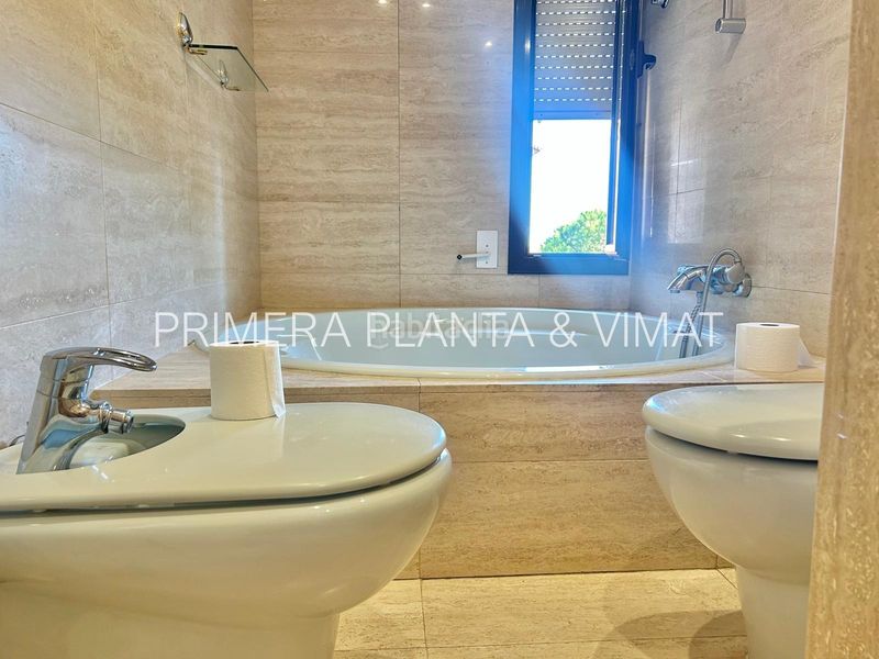 Foto b6f27f3c-db49-4e99-9bfd-2132e9a1431d. Casa amb calefacció aparcament piscina a Vista Alegre Mataró