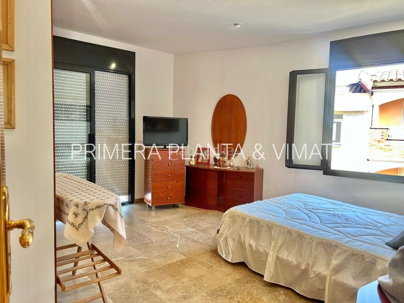 Foto c727d04c-80af-4e9a-b583-cd93279f41f5. Casa amb calefacció aparcament piscina a Vista Alegre Mataró