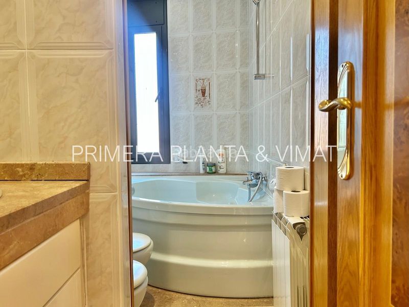Foto e14b9dc9-3d5b-42b6-9e3b-e2a46cb25d20. Casa amb calefacció aparcament piscina a Vista Alegre Mataró