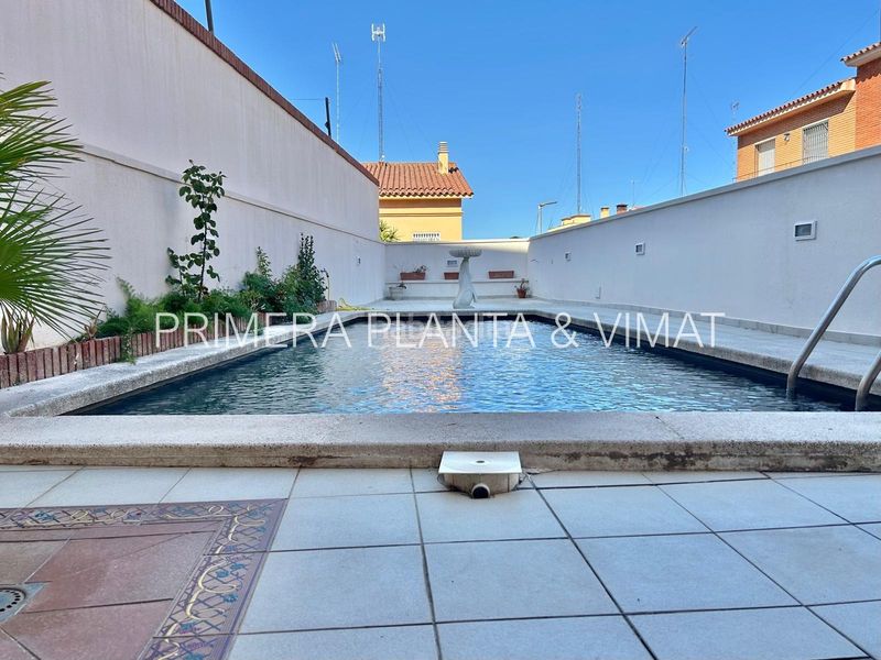 Foto f2153cca-c8a8-4e22-9c1f-c7b78619cbc9. Casa amb calefacció aparcament piscina a Vista Alegre Mataró
