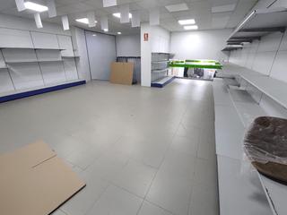 Geschäftsraum  Carrer d'enric prat de la riba. Junto a centro comercial la farga