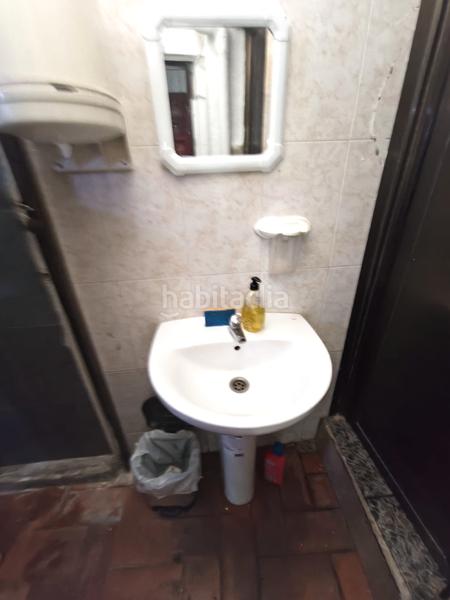 Foto 5dbd85a6-21d5-4f1f-9727-392b8abca2fe. Local commercial avec chauffage dans La Salut Badalona