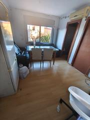 Pis a Llefià. Piso con 4 habitaciones junto metro