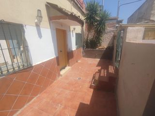 House  Carrer sant jordi. Casa para reformar en santa coloma