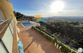 Chalet in Nord. Chalet independiente en venta en roses, con 252 m2, 4 habitacion