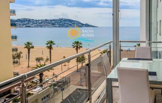 Piso  De la punta de la figuera 3. Apartamento en primera línea de mar, vista lateral al mar  santa