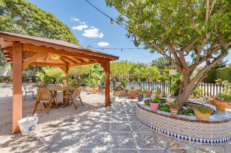 Foto cb5ece84-00a4-46ee-b423-c1fa1a99f4e8. Chalet con piscina in Almajada-Ravel Mutxamel
