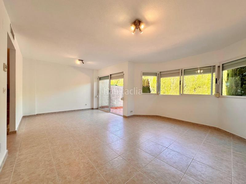 Foto 1401a139-4239-45f5-852e-644e3eb2521a. Rent house with parking pool in Albufereta Alicante