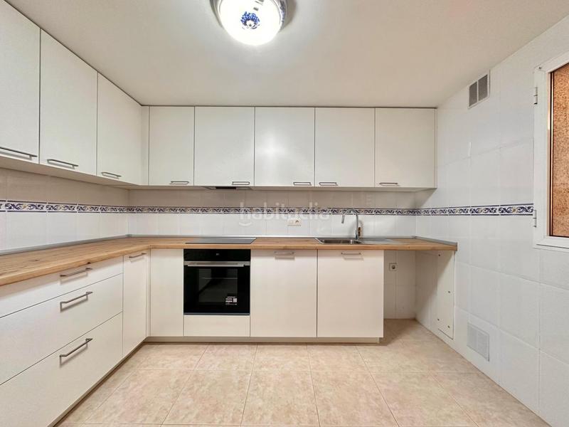 Foto 1fc31998-2bdb-420f-9d1f-6c36cfbaca1f. Rent house with parking pool in Albufereta Alicante