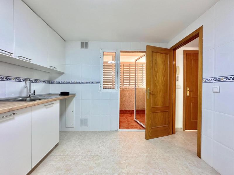 Foto fbdb29dc-1e7a-47e8-8dc5-3f36a45e7f04. Rent house with parking pool in Albufereta Alicante